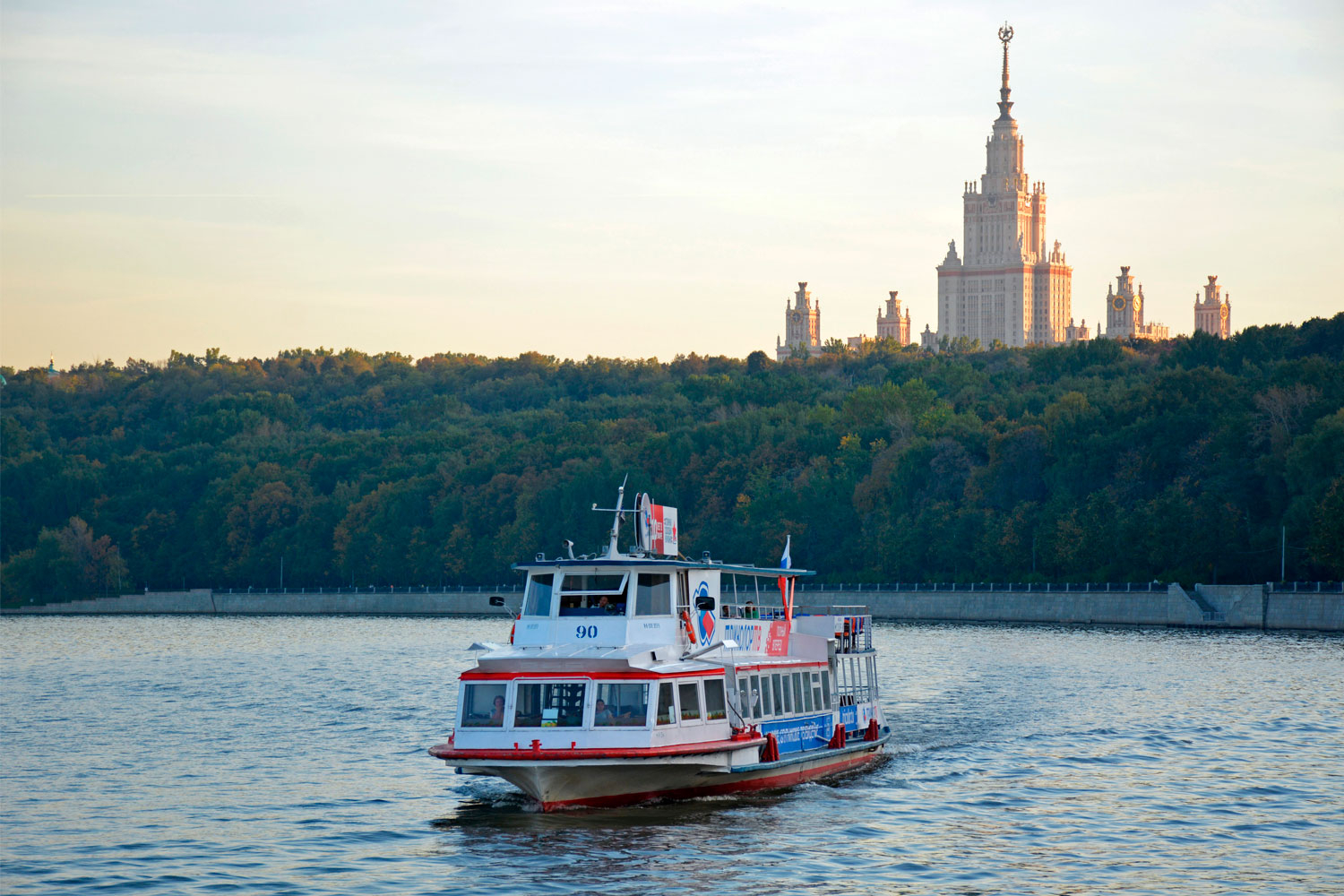 Речная прогулка по центру Москвы от причала Киевский до парка Зарядье — фото 2